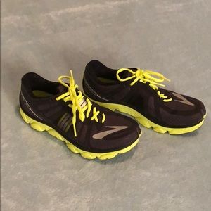 Women’s running shoes
